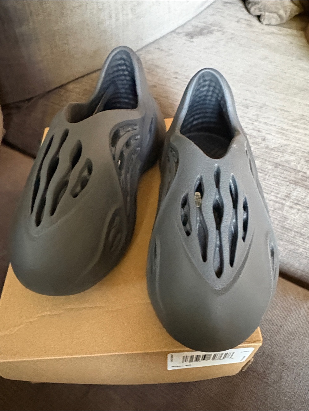 Yeezy Kids Foam Runner in Dark Gray